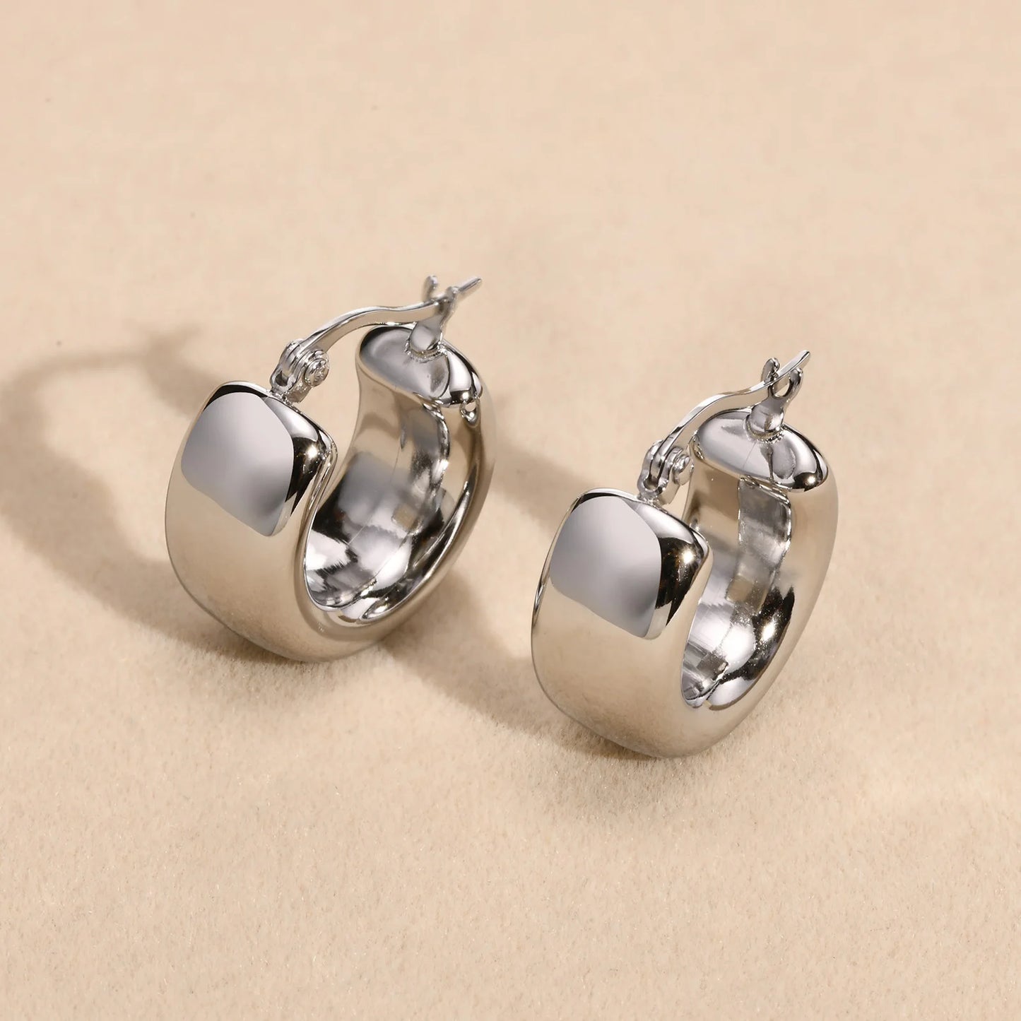 Women Huggie Earrings Stainless Steel Volutto